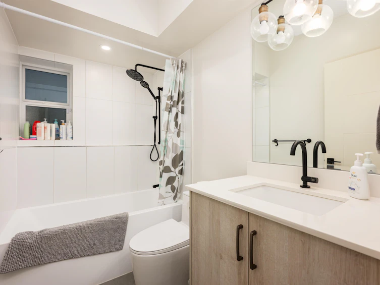 3011 W 7th Avenue, Vancouver, BC, V6K 1Z7 - 16