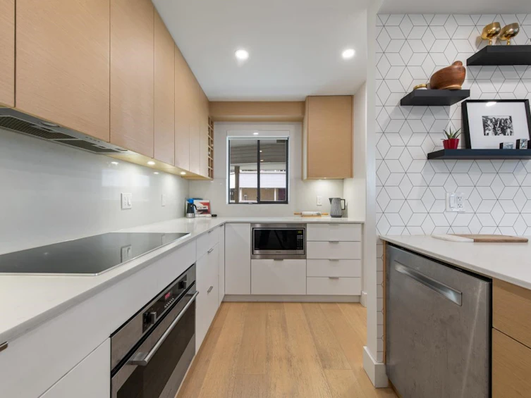 301-1350 Comox Street, Vancouver, BC, V6E 4E1 - 5