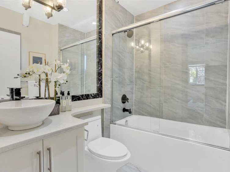 1008 E 24th Avenue, Vancouver, BC, V5V 2B1 - 11