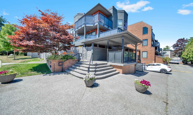 209-1830 E Southmere Crescent