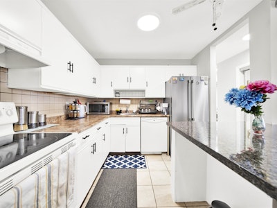 209-1830 E Southmere Crescent - 4