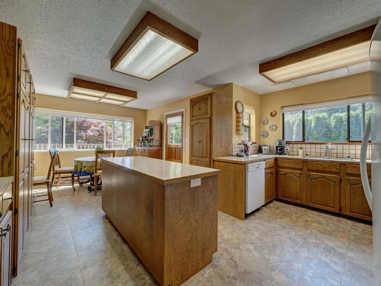 1553 Cypress Way, Gibsons, BC, V0N 1V5 - 10