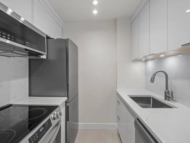 403-2150 Bellevue Avenue, West Vancouver, BC, V7V 1C3 - 4