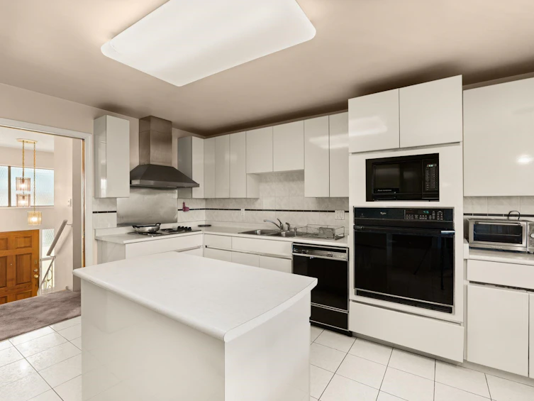8915 Monroe Avenue, Burnaby, BC, V3N 4E7 - 9