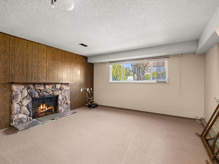 8915 Monroe Avenue, Burnaby, BC, V3N 4E7 - 17