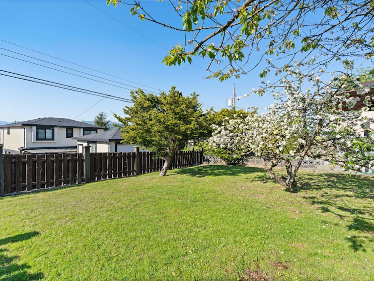 8915 Monroe Avenue, Burnaby, BC, V3N 4E7 - 28