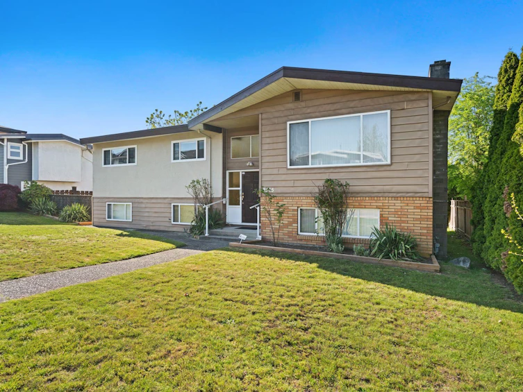 8915 Monroe Avenue, Burnaby, BC, V3N 4E7 - 3
