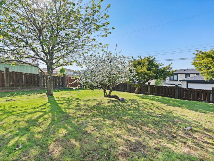 8915 Monroe Avenue, Burnaby, BC, V3N 4E7 - 26
