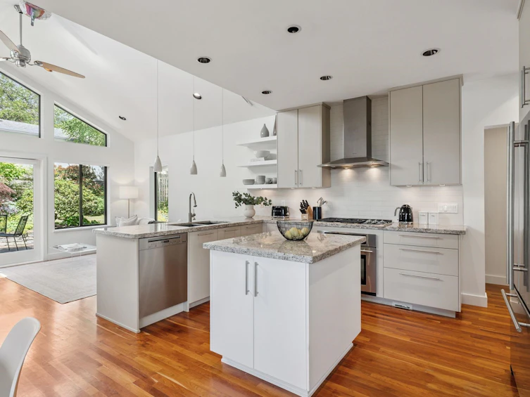 186 W Kings Road, North Vancouver, BC, V7N 2L8 - 11