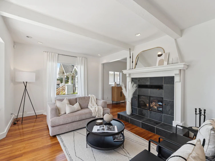 186 W Kings Road, North Vancouver, BC, V7N 2L8 - 2