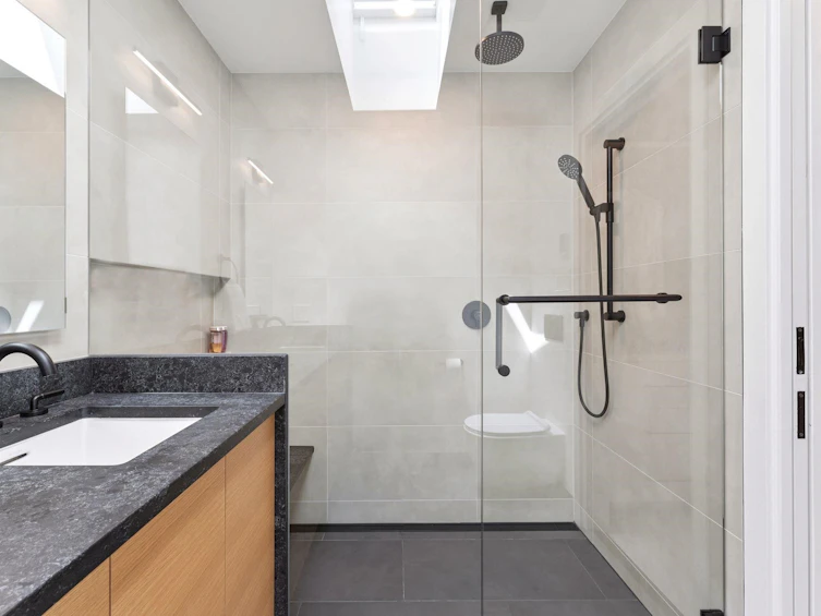 186 W Kings Road, North Vancouver, BC, V7N 2L8 - 20