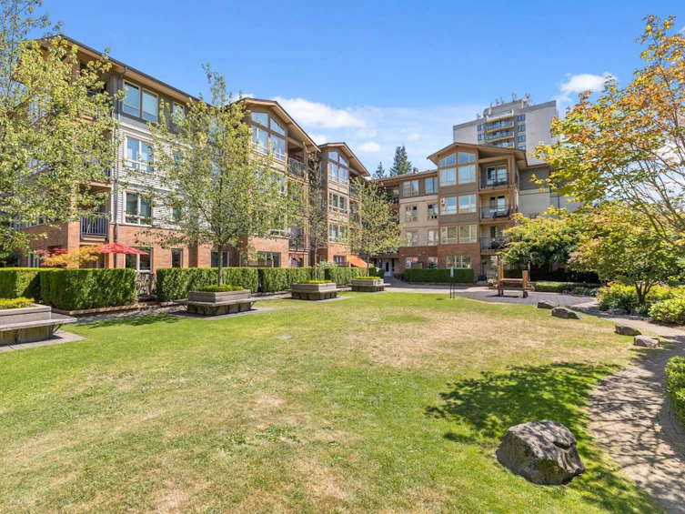 110-2601 Whiteley Court, North Vancouver, BC, V7J 2R7 - 30