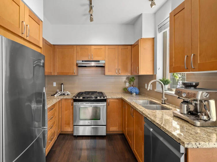 110-2601 Whiteley Court, North Vancouver, BC, V7J 2R7 - 19