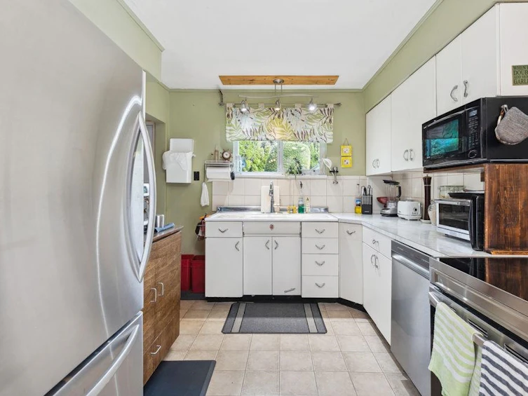 3820 Calder Avenue, North Vancouver, BC, V7N 3S3 - 5