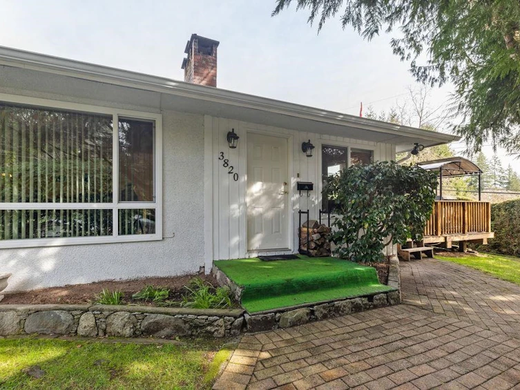 3820 Calder Avenue, North Vancouver, BC, V7N 3S3 - 2