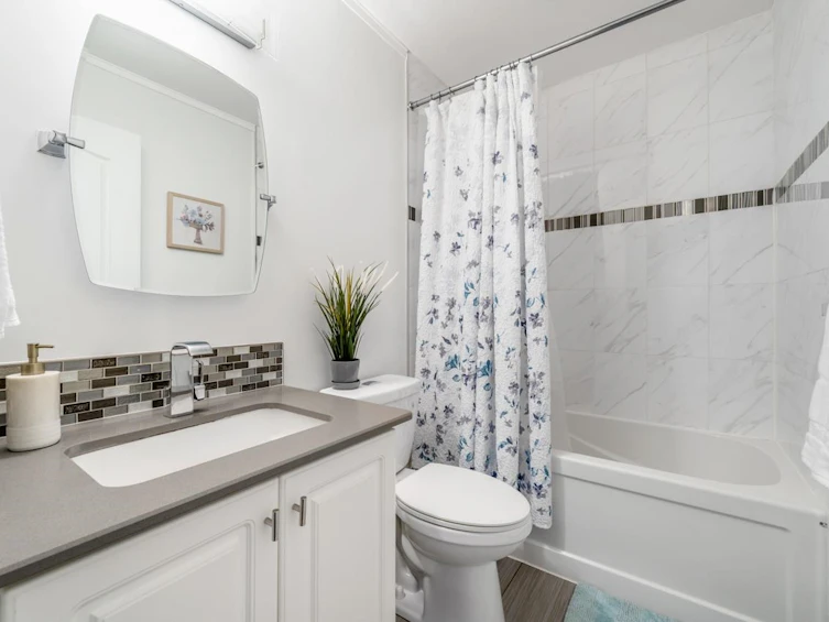 8577 Aquitania Place, Vancouver, BC, V5S 4V7 - 8