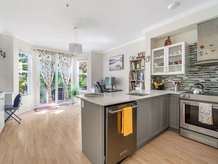 8577 Aquitania Place, Vancouver, BC, V5S 4V7 - 2