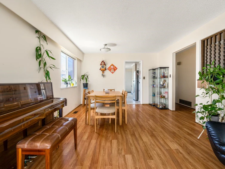 6205 Kirkland Street, Vancouver, BC, V5S 3P8 - 3