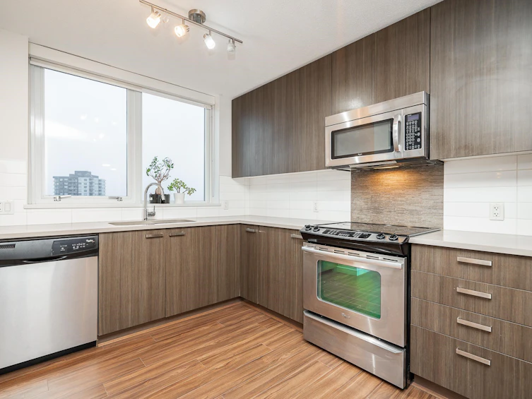 2709-13325 102a Avenue, Surrey, BC, V3T 0J5