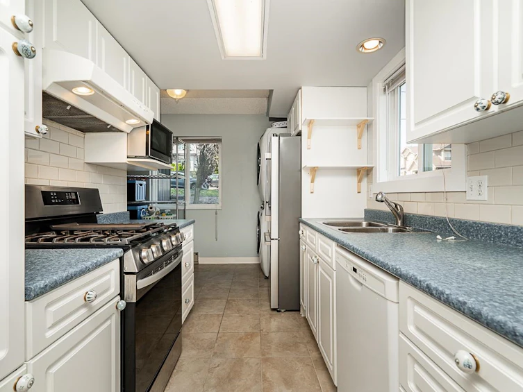 1028 Delestre Avenue, Coquitlam, BC, V3K 2G8 - 13