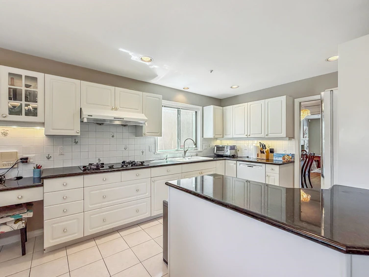 2755 W 20th Avenue, Vancouver, BC, V6L 1H1 - 15