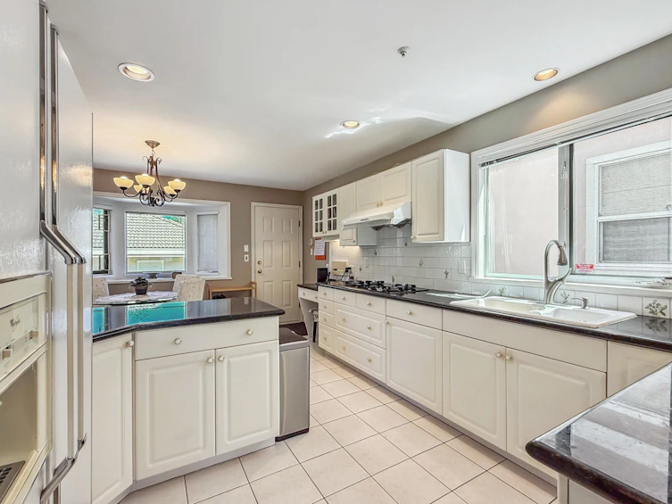 2755 W 20th Avenue, Vancouver, BC, V6L 1H1 - 14
