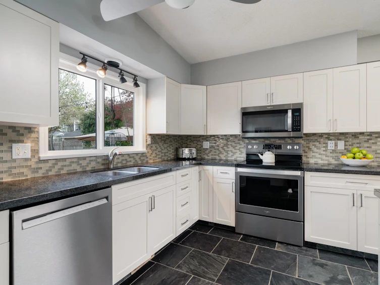 1932 Jones Avenue, North Vancouver, BC, V7M 2W5 - 17