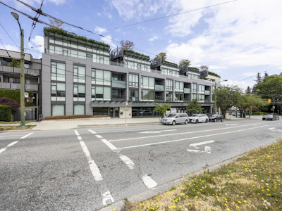 305-3639 W 16th Avenue - 2