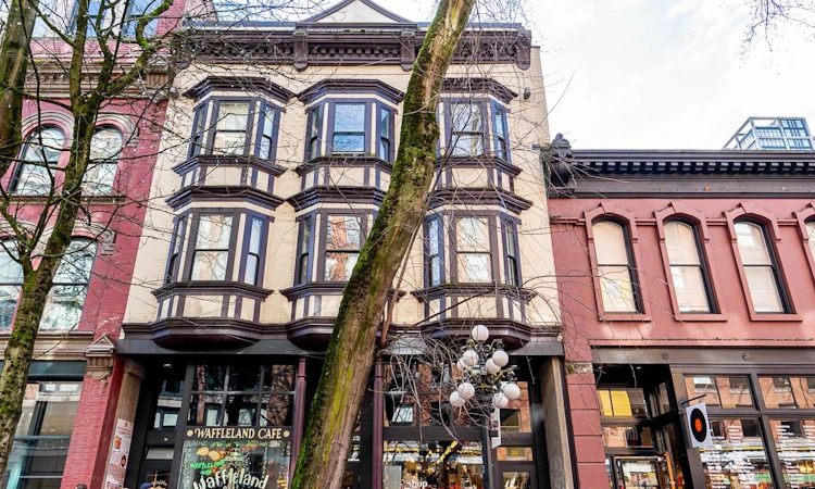 211-36 Water Street