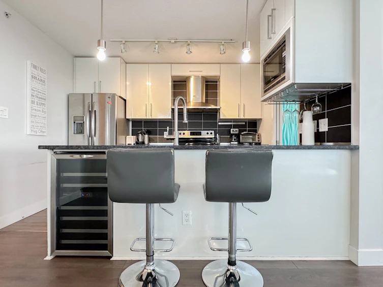 2705-689 Abbott Street, Vancouver, BC, V6B 0J2 - 10