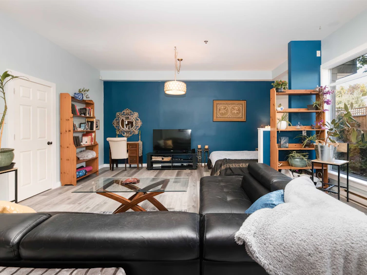 102-703 Gibsons Way, Gibsons, BC, V0N 1V9