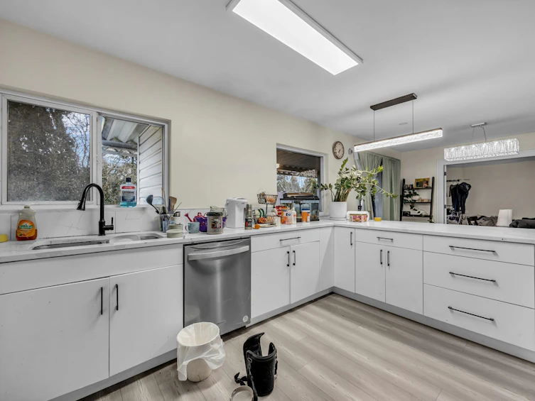 14920 Kew Drive, Surrey, BC, V3R 4Y2 - 15