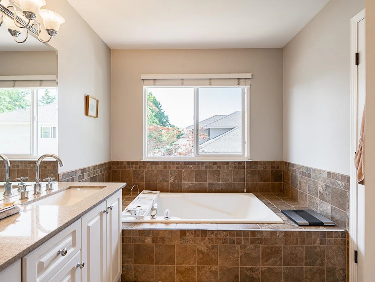 16898 61a Avenue, Surrey, BC, V3S 8X7 - 18