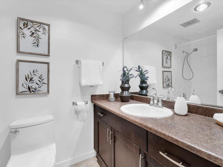 204-122 E 17th Street, North Vancouver, BC, V7L 2V5 - 19
