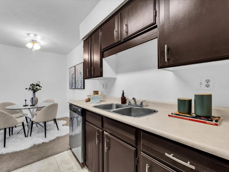 204-122 E 17th Street, North Vancouver, BC, V7L 2V5 - 14