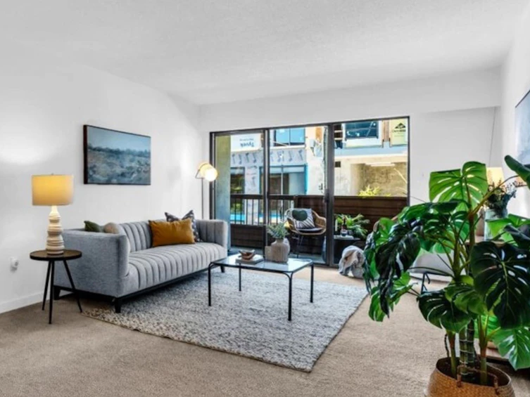 204-122 E 17th Street, North Vancouver, BC, V7L 2V5 - 2