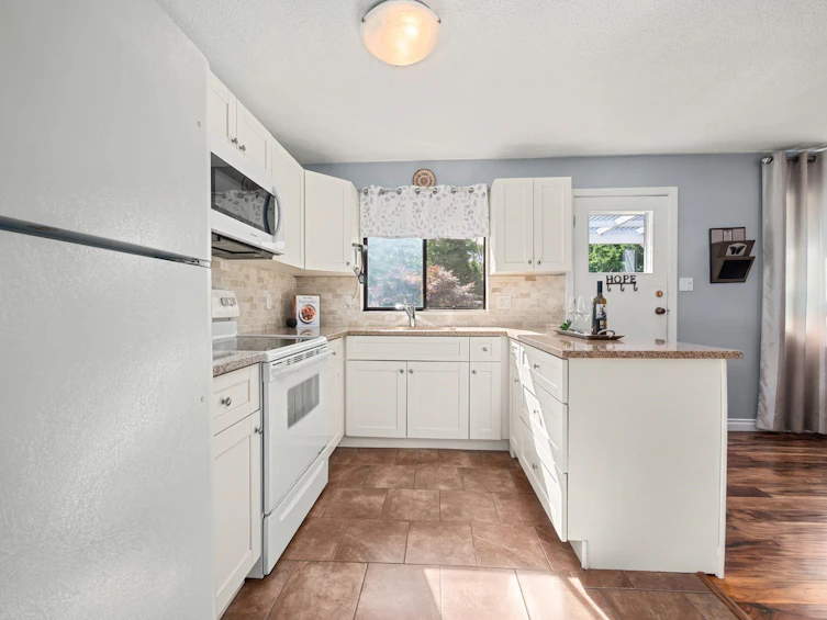 6991 Westview Drive, Delta, BC, V4E 2L7 - 5