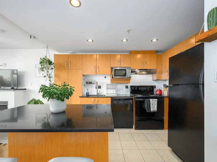 207-9288 University Crescent, Burnaby, BC, V5A 4X7 - 11