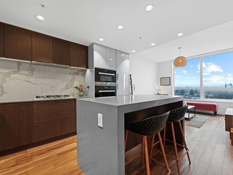 802-1632 Lions Gate Lane, North Vancouver, BC, V7P 0E2 - 2