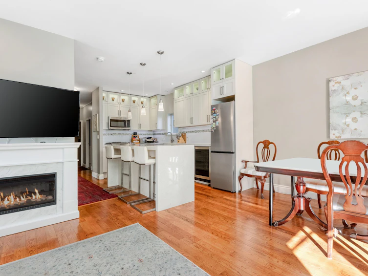 2814 W 3rd Avenue, Vancouver, BC, V6K 1M7 - 4