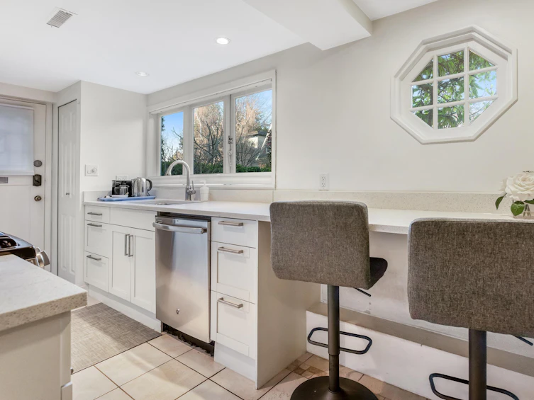 2814 W 3rd Avenue, Vancouver, BC, V6K 1M7 - 24