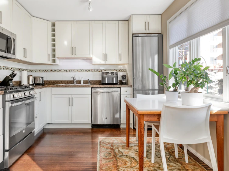 2814 W 3rd Avenue, Vancouver, BC, V6K 1M7 - 8