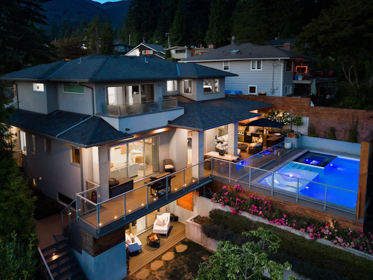 883 Wavertree Road, North Vancouver, BC, V7R 1S2 - 2