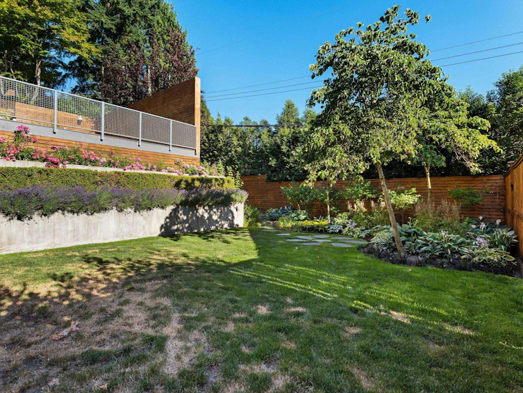 883 Wavertree Road, North Vancouver, BC, V7R 1S2 - 37