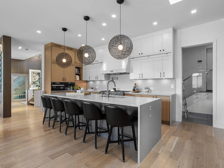 883 Wavertree Road, North Vancouver, BC, V7R 1S2 - 8