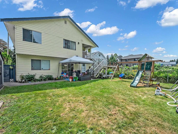 7549 10th Avenue, New Westminster, BC, V3N 2S1 - 2