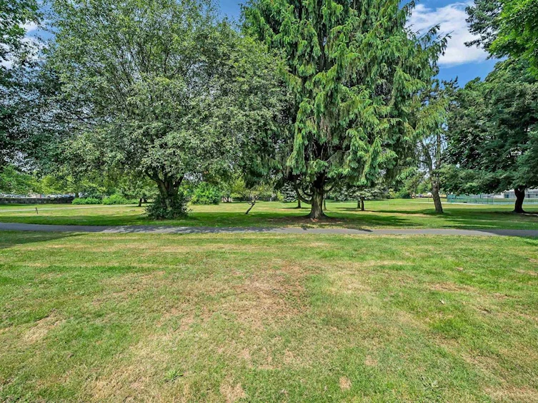 7549 10th Avenue, New Westminster, BC, V3N 2S1 - 9