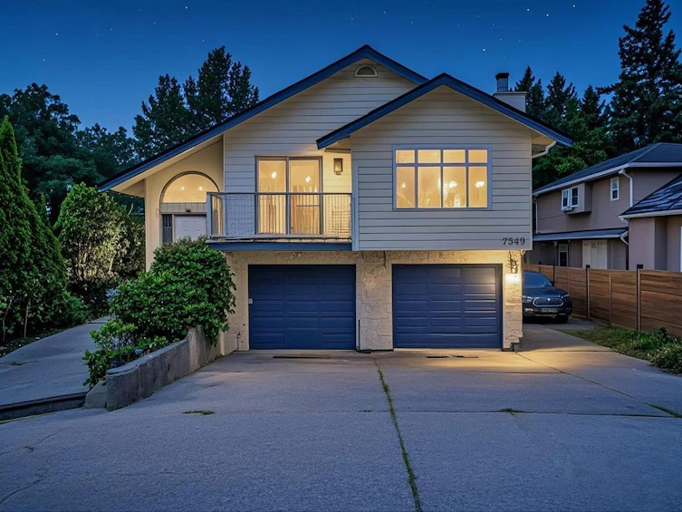 7549 10th Avenue, New Westminster, BC, V3N 2S1