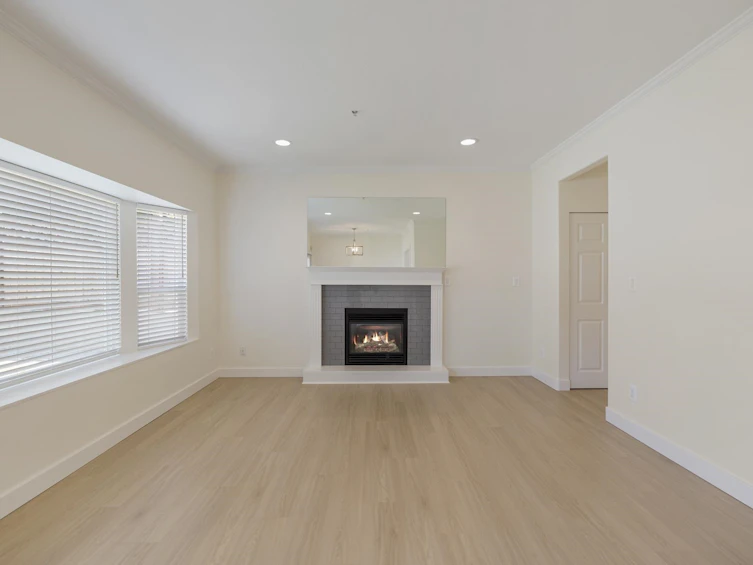 2229 Oxford Street, Vancouver, BC, V5L 1G2 - 4