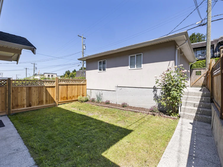 2229 Oxford Street, Vancouver, BC, V5L 1G2 - 24